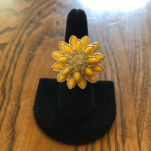 Size 8 stretch yellow flower 🌼 ring